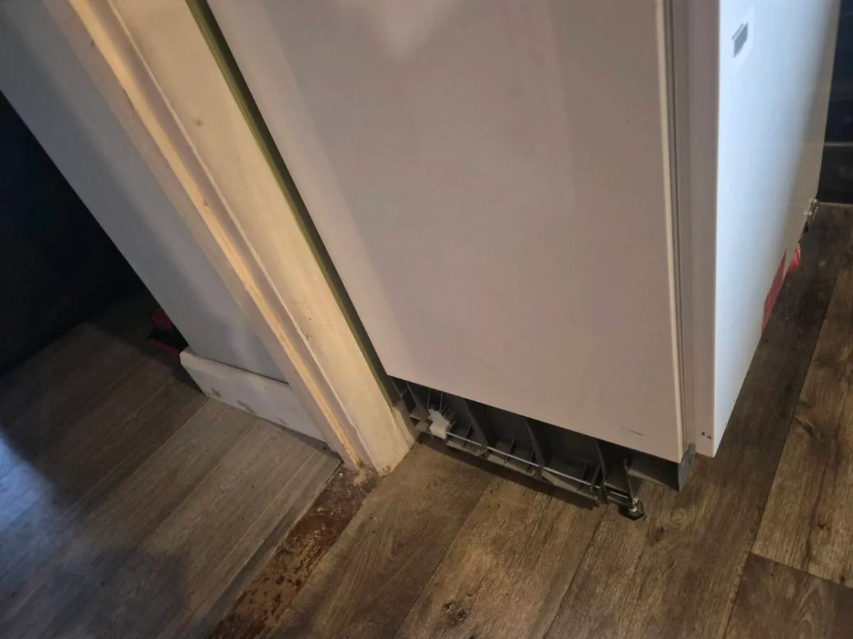 Smeg undercounter integrated Freezer - Image 4