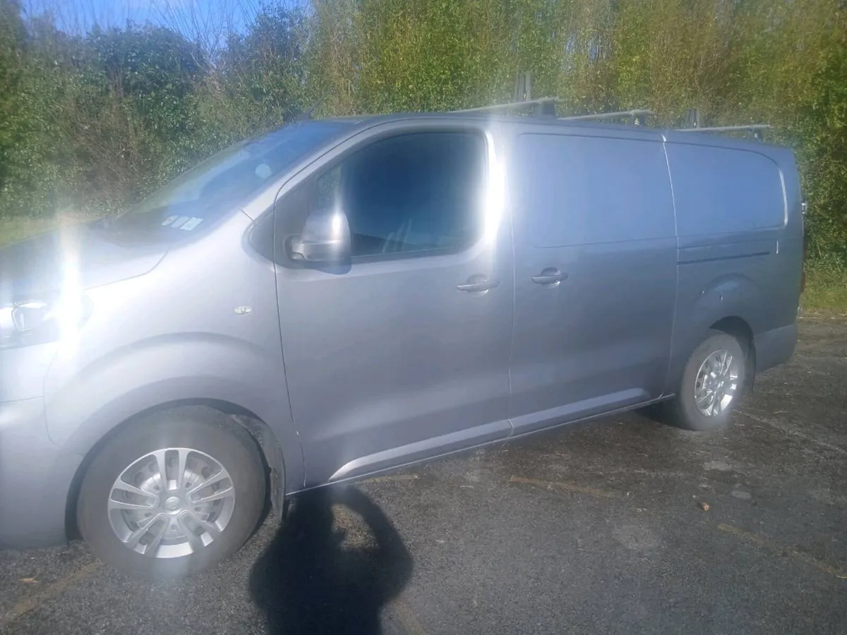 Commercial van - Image 2