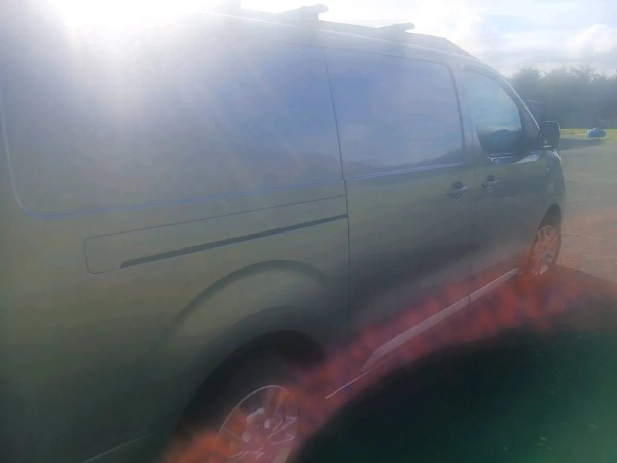 Commercial van - Image 4