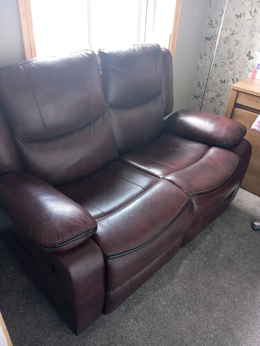 Leather suite - Image 1