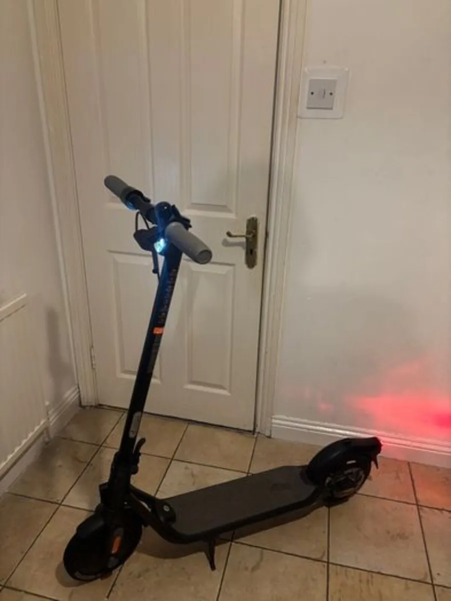 Ninebot F25E Scooter - Image 4