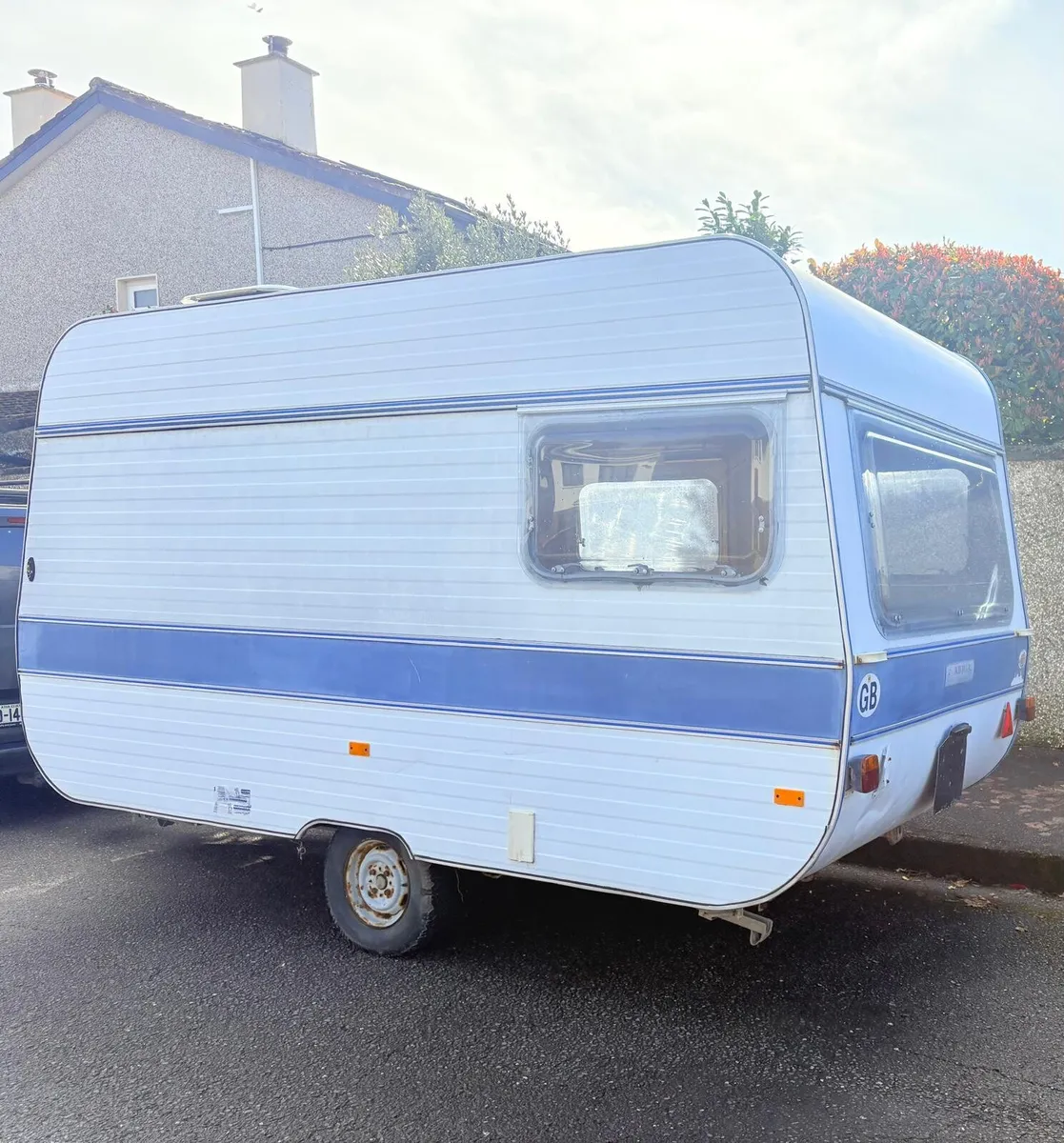 Adria 4 berth caravan - Image 4