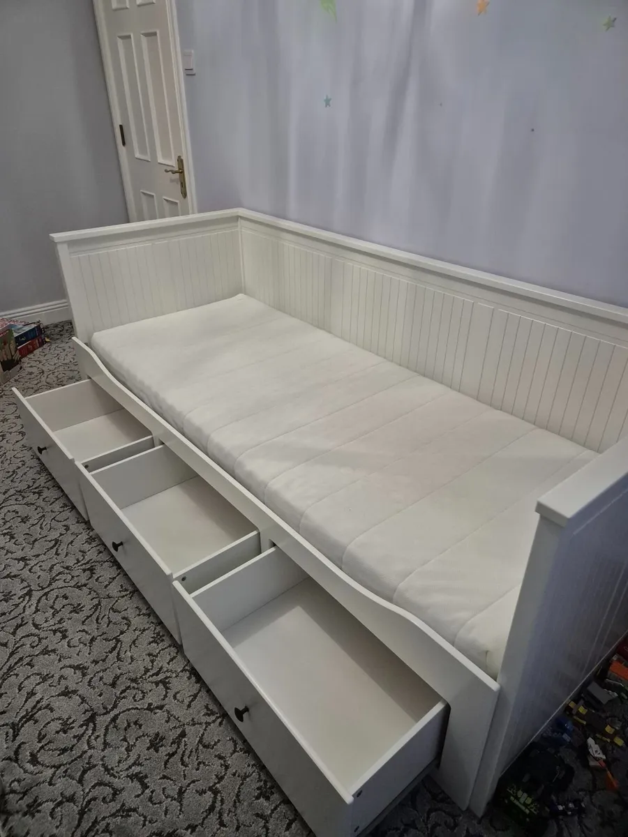 Adjustable single double bed. - Image 2