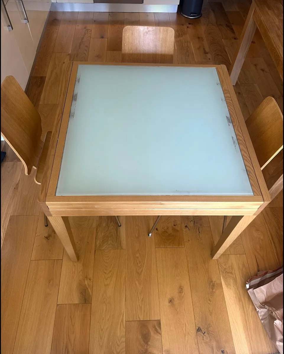 wooden extendable table with chair - Image 1