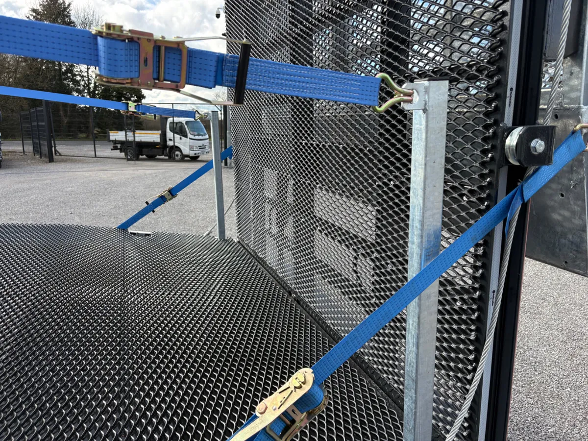 2017 Scania P250 18 Ton NEW 24.5ft Beavertail - Image 4