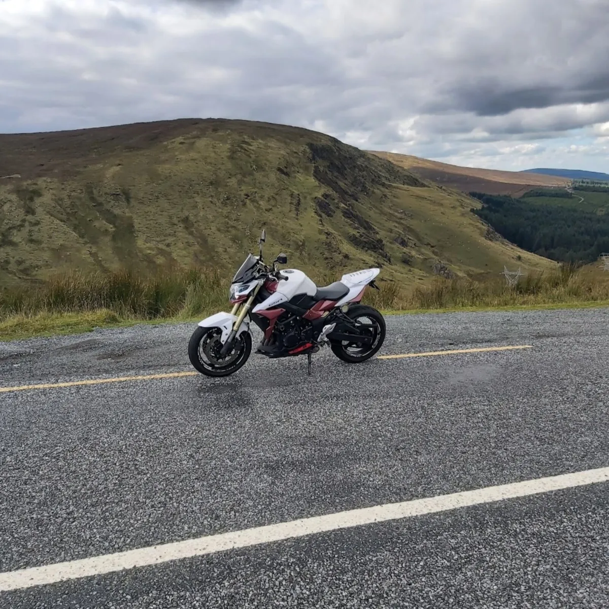 Suzuki GSR 750 - Image 2