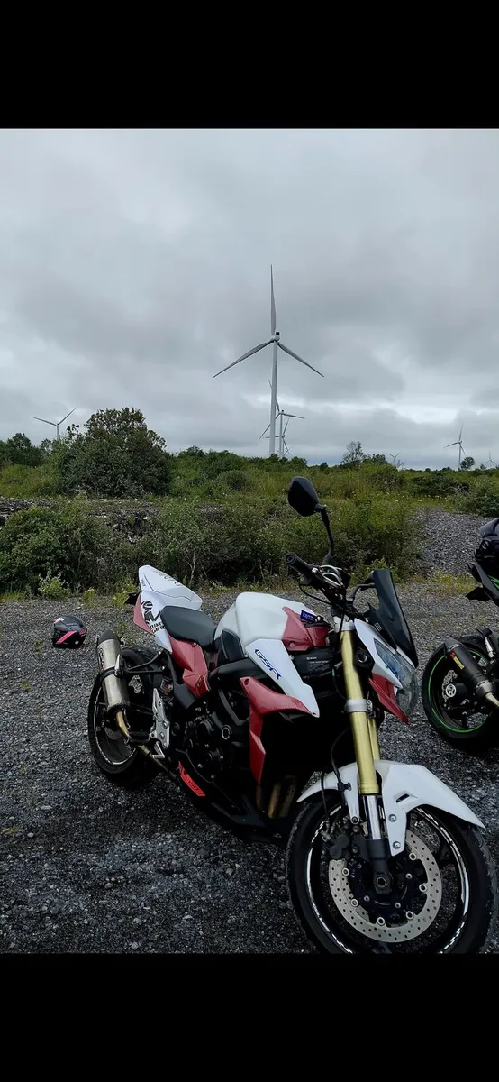 Suzuki GSR 750 - Image 1