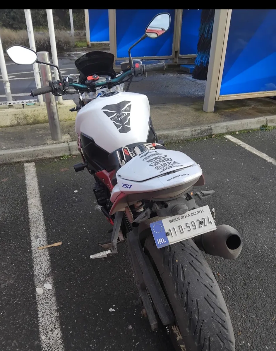 Suzuki GSR 750 - Image 3