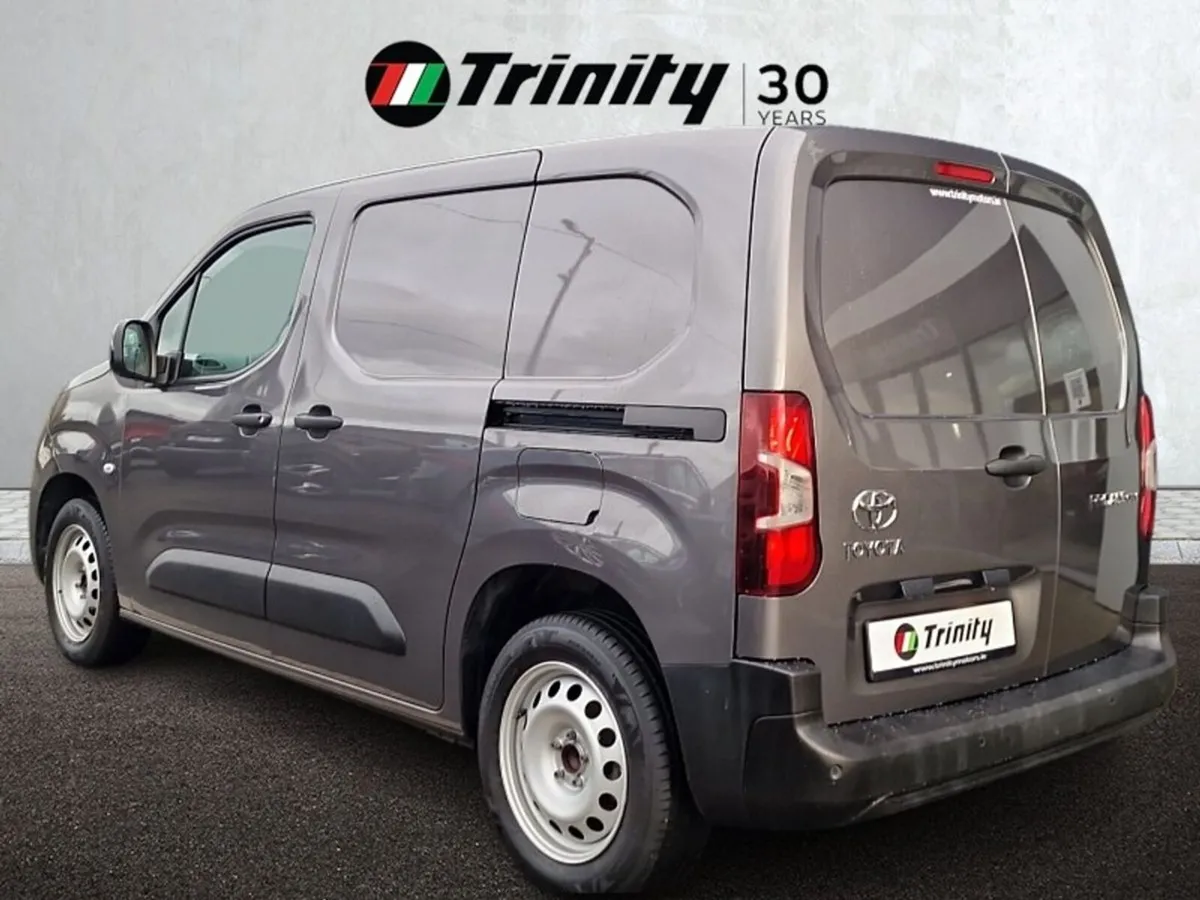 Toyota Proace LOW MILEAGE ** METALLIC GREY ** ONE - Image 3