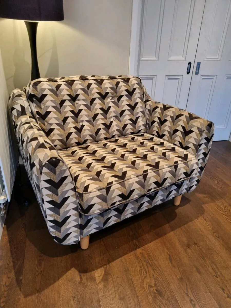 Large single seater - Image 1