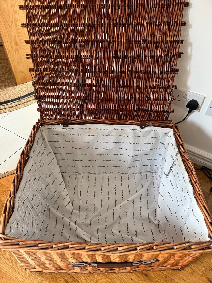 Wicker storage basket - Image 1