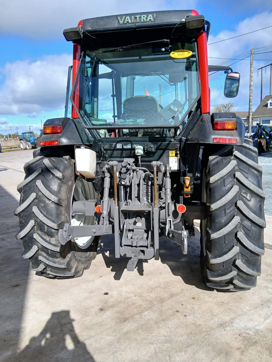 Valtra A93 & loader - Image 3