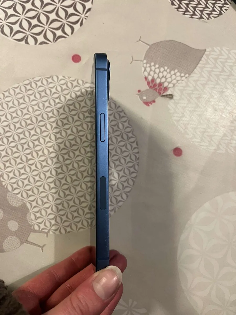 iPhone 13 - Image 4
