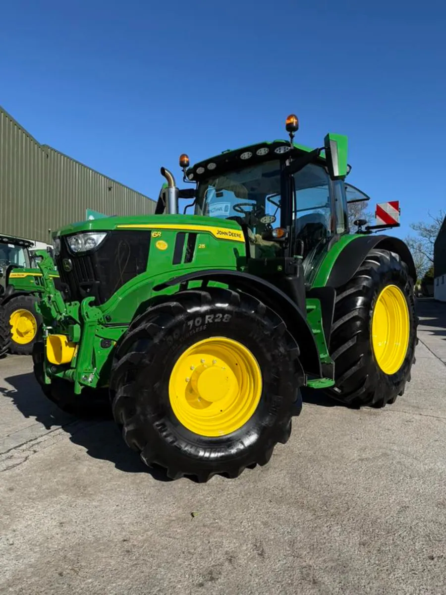 John Deere 6R 215 (2024) - Image 2