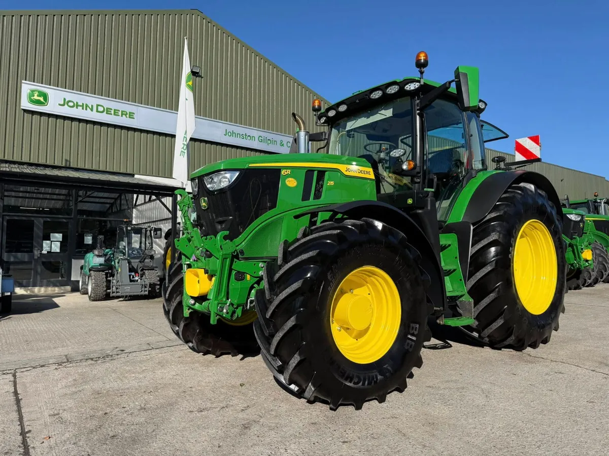 John Deere 6R 215 (2024) - Image 1