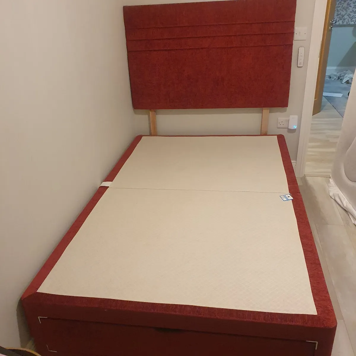 Bedframe and headboard small double - Image 4