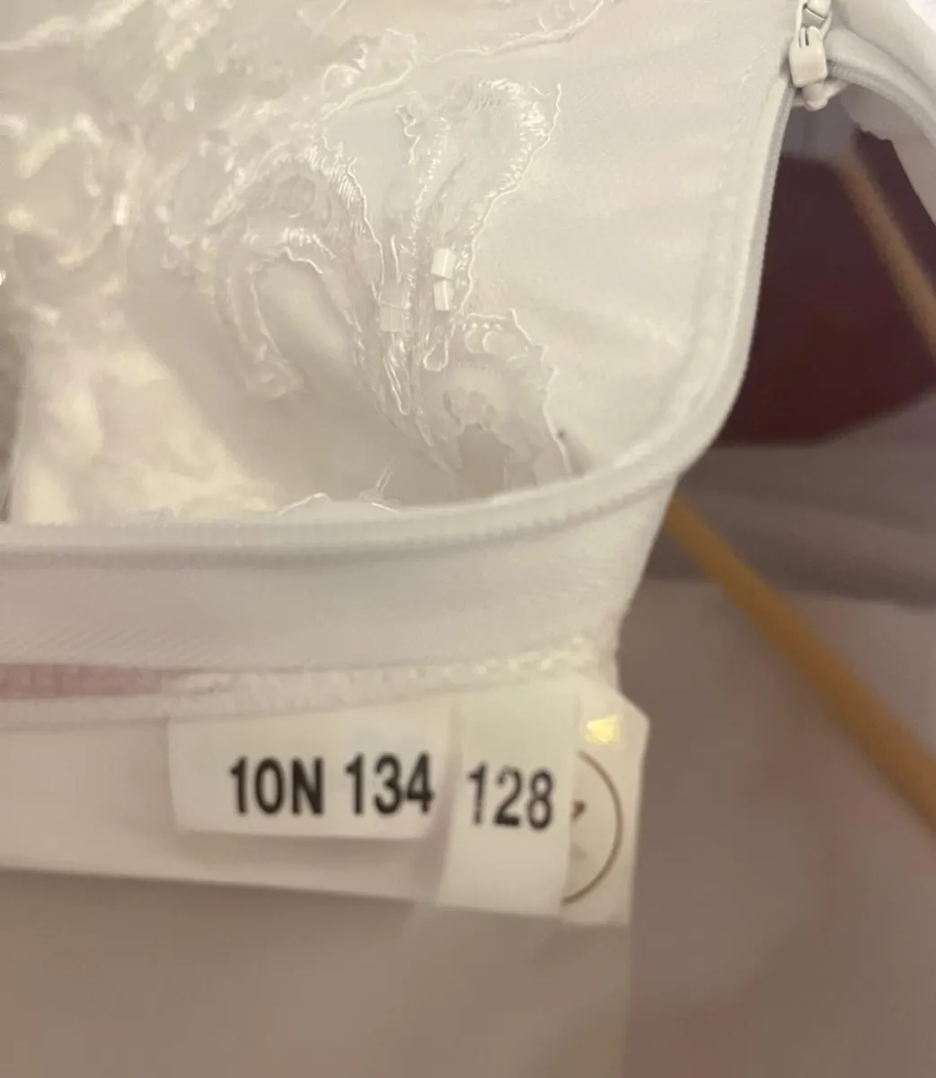 HOLY COMMUNION DRESS EIGHT YEARS OLD TO 9 YEARS OL - Image 2