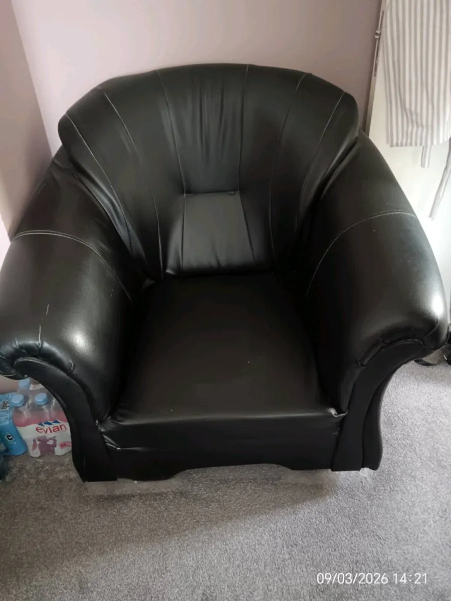 2 armchairs ,threadmill - Image 3