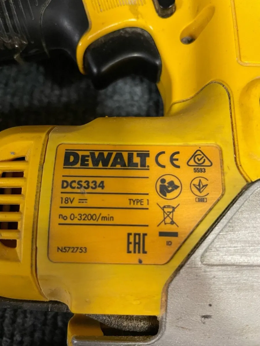 DeWalt DCS334 Cordless Jigsaw - Image 2