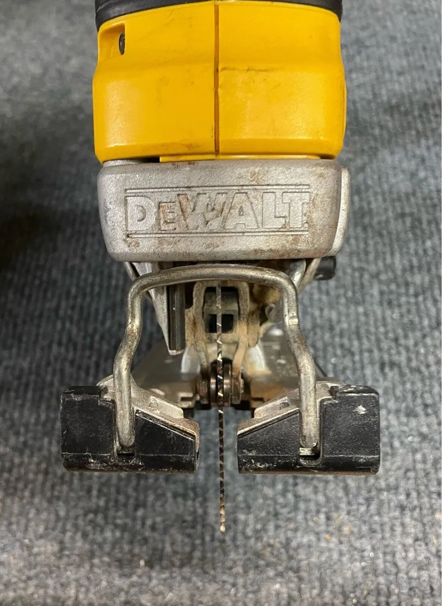 DeWalt DCS334 Cordless Jigsaw - Image 3