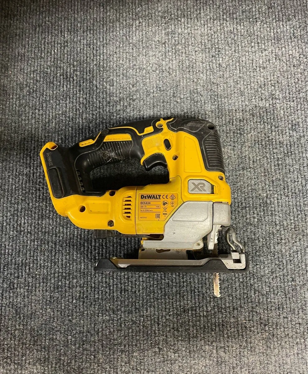 DeWalt DCS334 Cordless Jigsaw - Image 1
