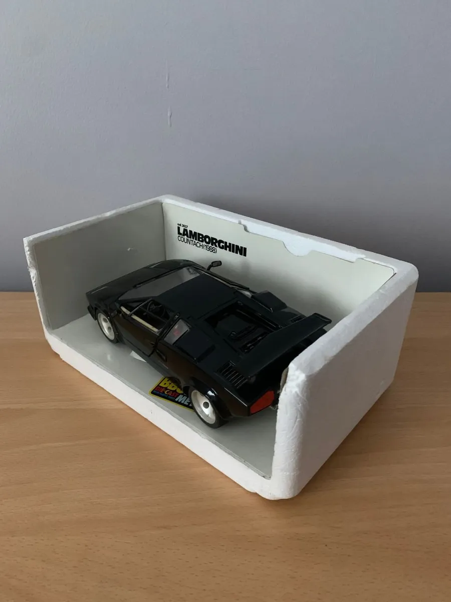 1988 Lamborghini Countach 1/18 Burago Model Car - Image 2