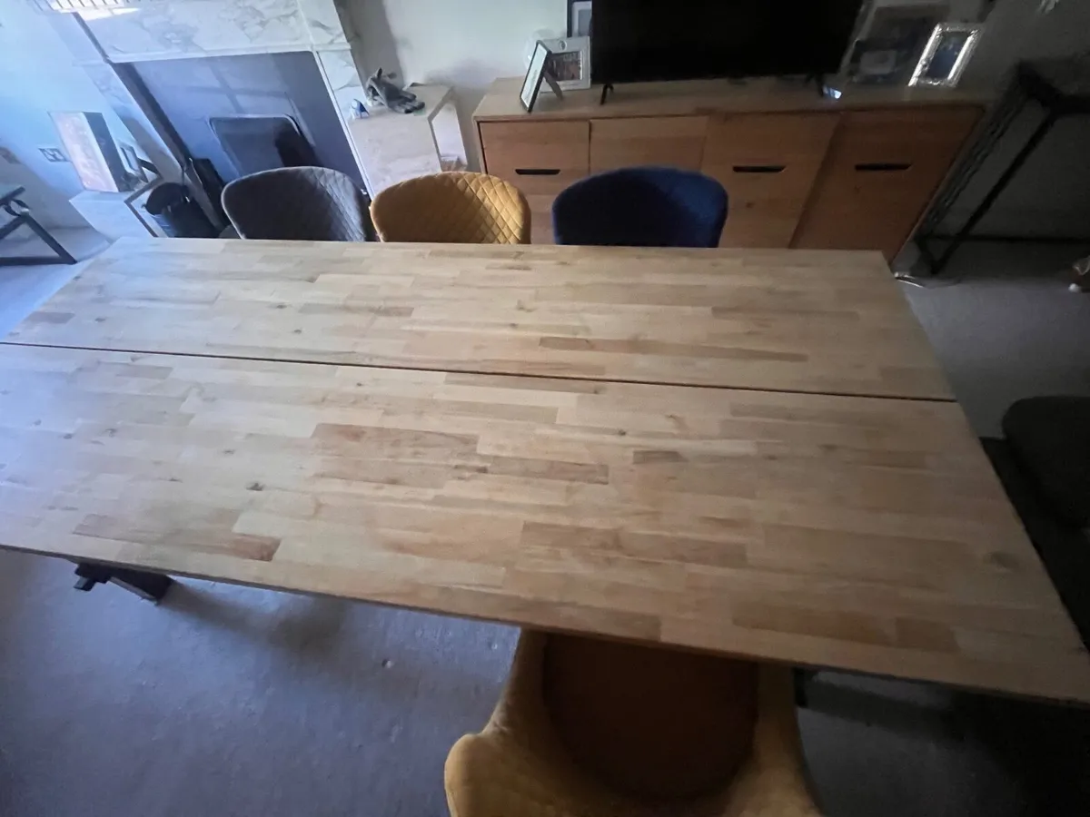 Dining table - Image 1
