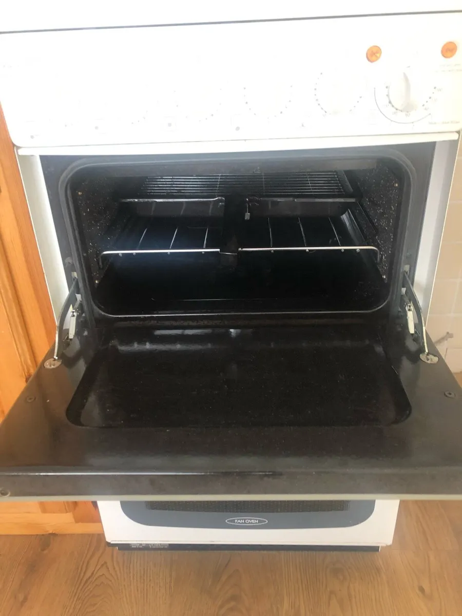 Hotpoint electric fan oven - Image 2