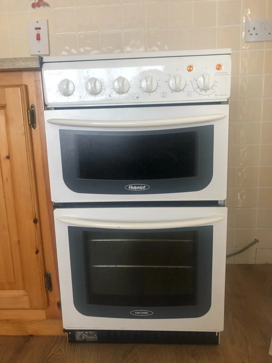 Hotpoint electric fan oven - Image 1