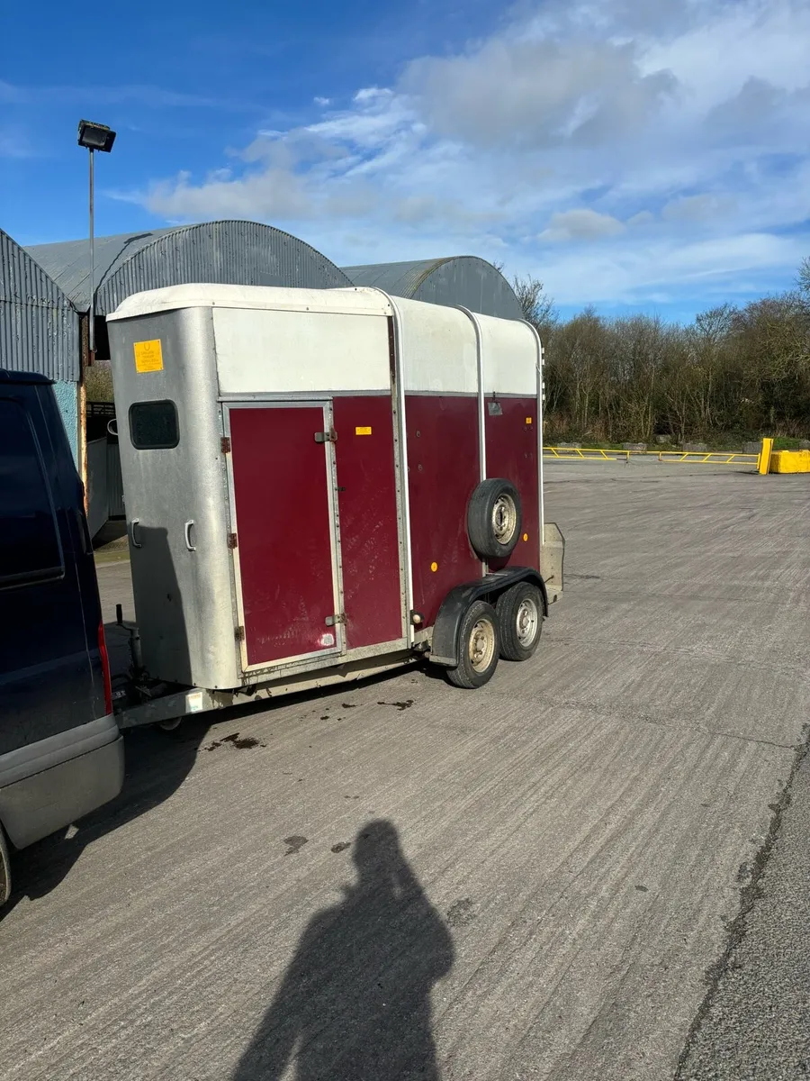 505 horsebox - Image 1