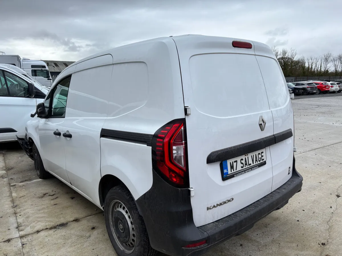 24 Kangoo 3 Seater only 27km - Image 4
