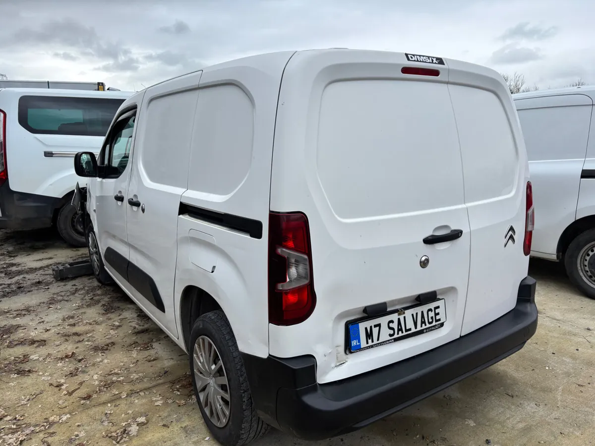 20 Berlingo 3seats light damage - Image 4