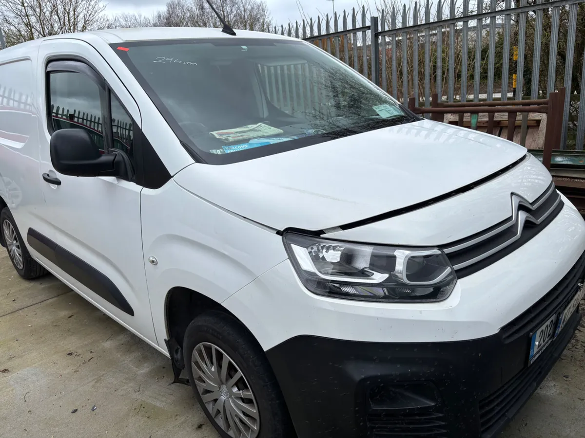 20 Berlingo 3seats light damage - Image 2