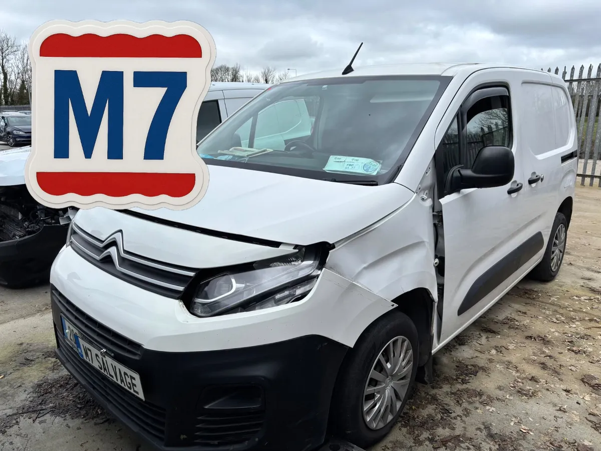 20 Berlingo 3seats light damage - Image 1