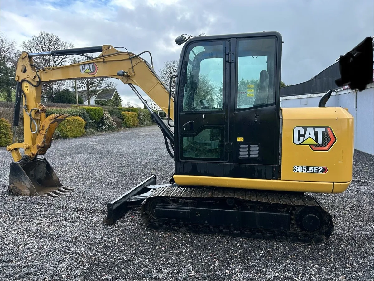 ** 2017 Caterpillar 305.5se  only 2100hours** - Image 1