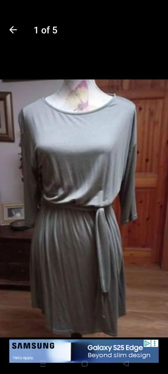 Boohoo dress with elasticated waist and belt. New - Image 1