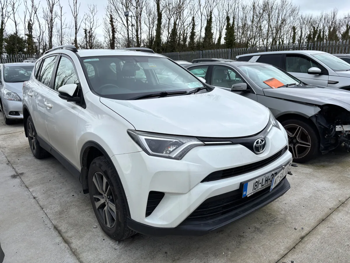 18 Rav-4 2.0D4D Luna 180km Water damage - Image 2