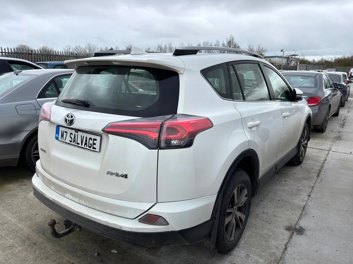 18 Rav-4 2.0D4D Luna 180km Water damage - Image 3