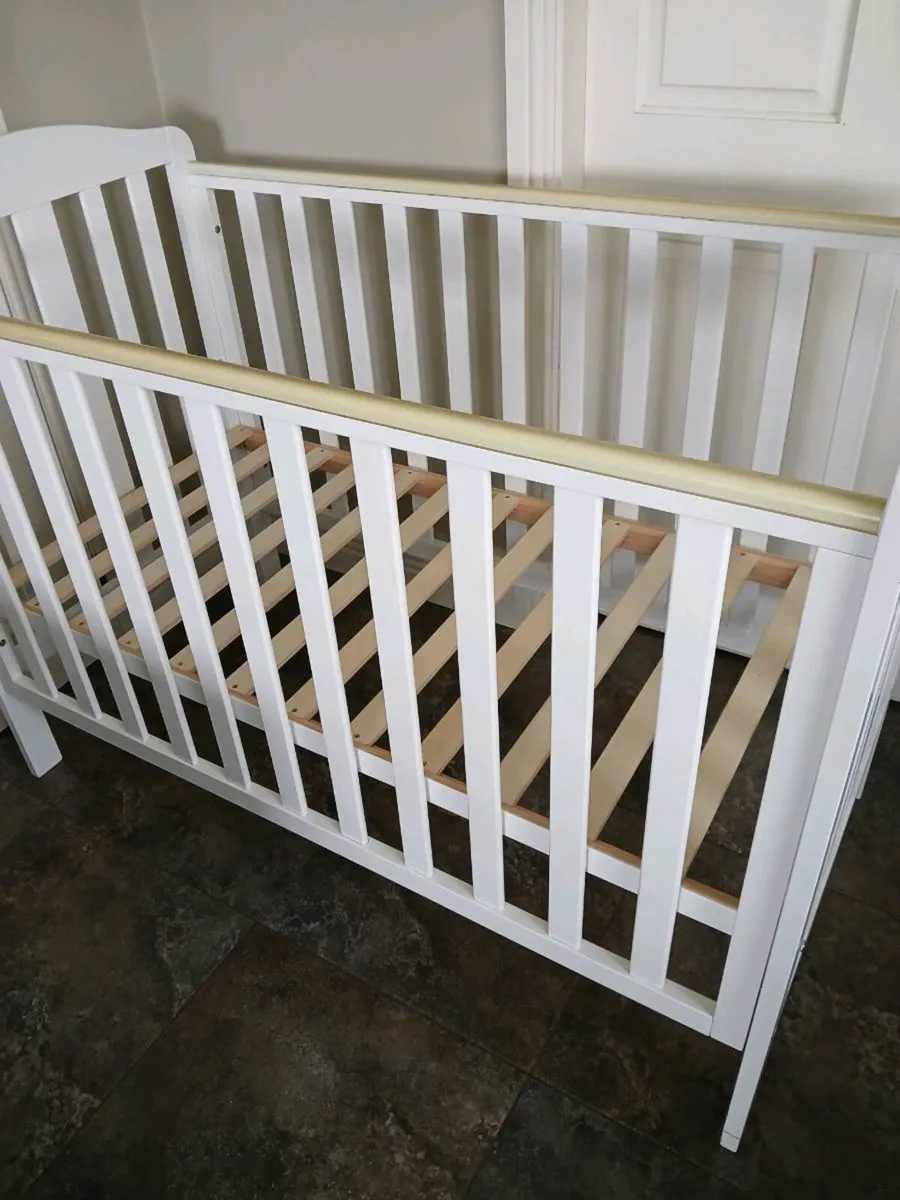 Cot 120 x 60 + mattress. - Image 4