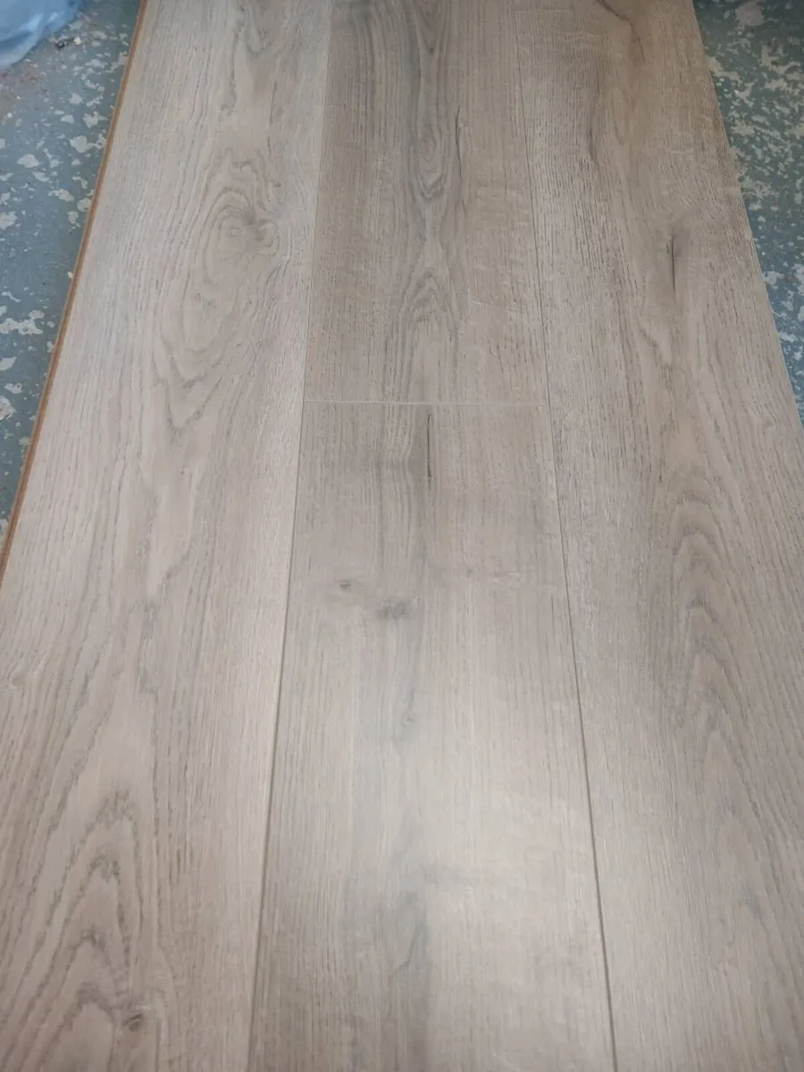 Ac4 valinage locking system ,
Laminate floors - Image 1