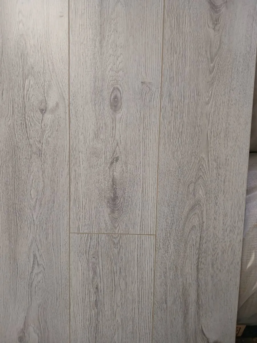 Laminate flooring - Image 1