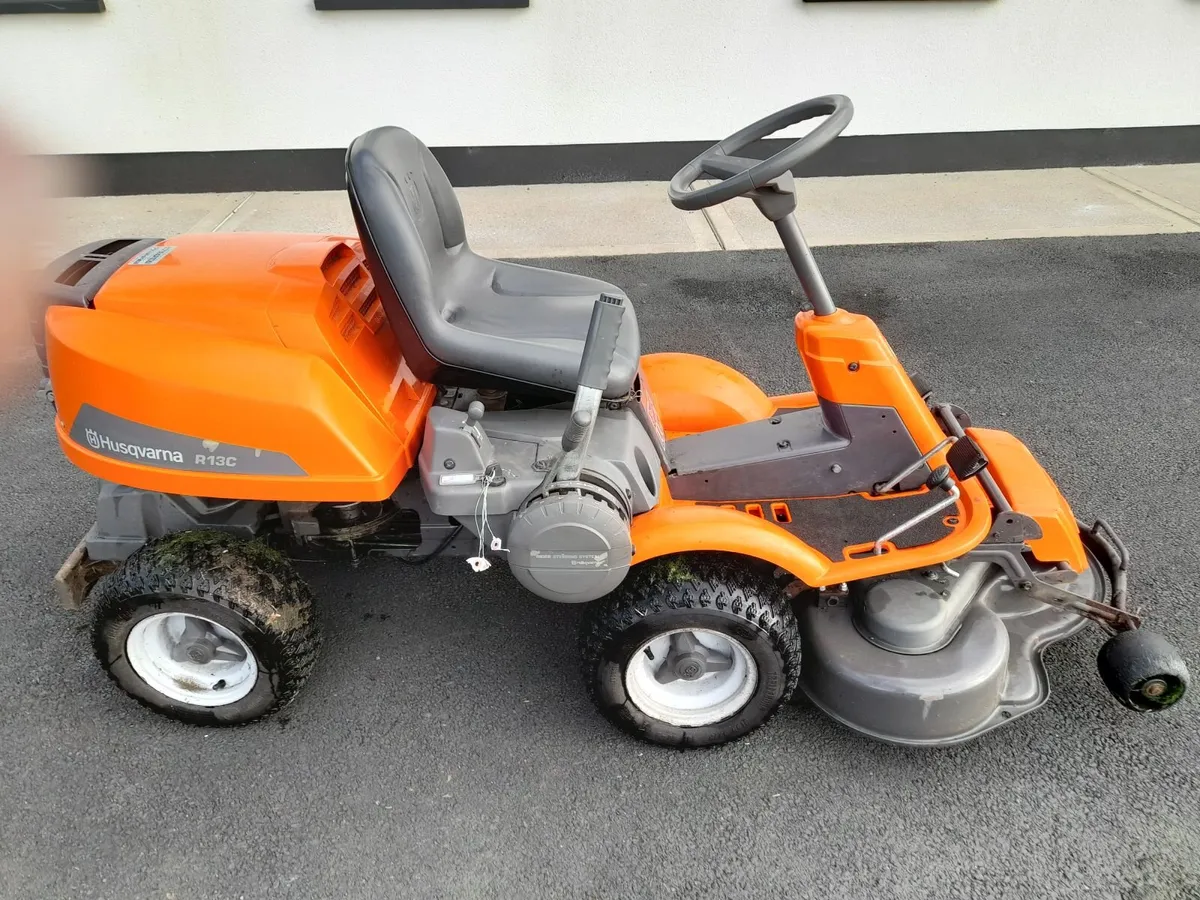 Ride on lawnmower - Image 1