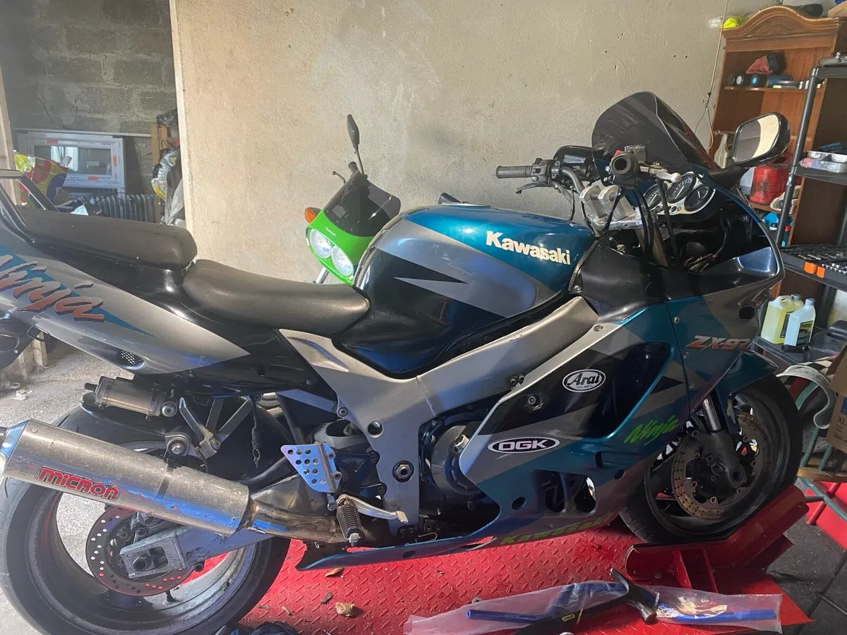 Kawasaki zx9r - Image 1