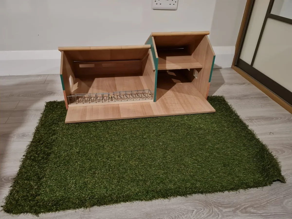 Toy Farm Timber Shed - Image 1