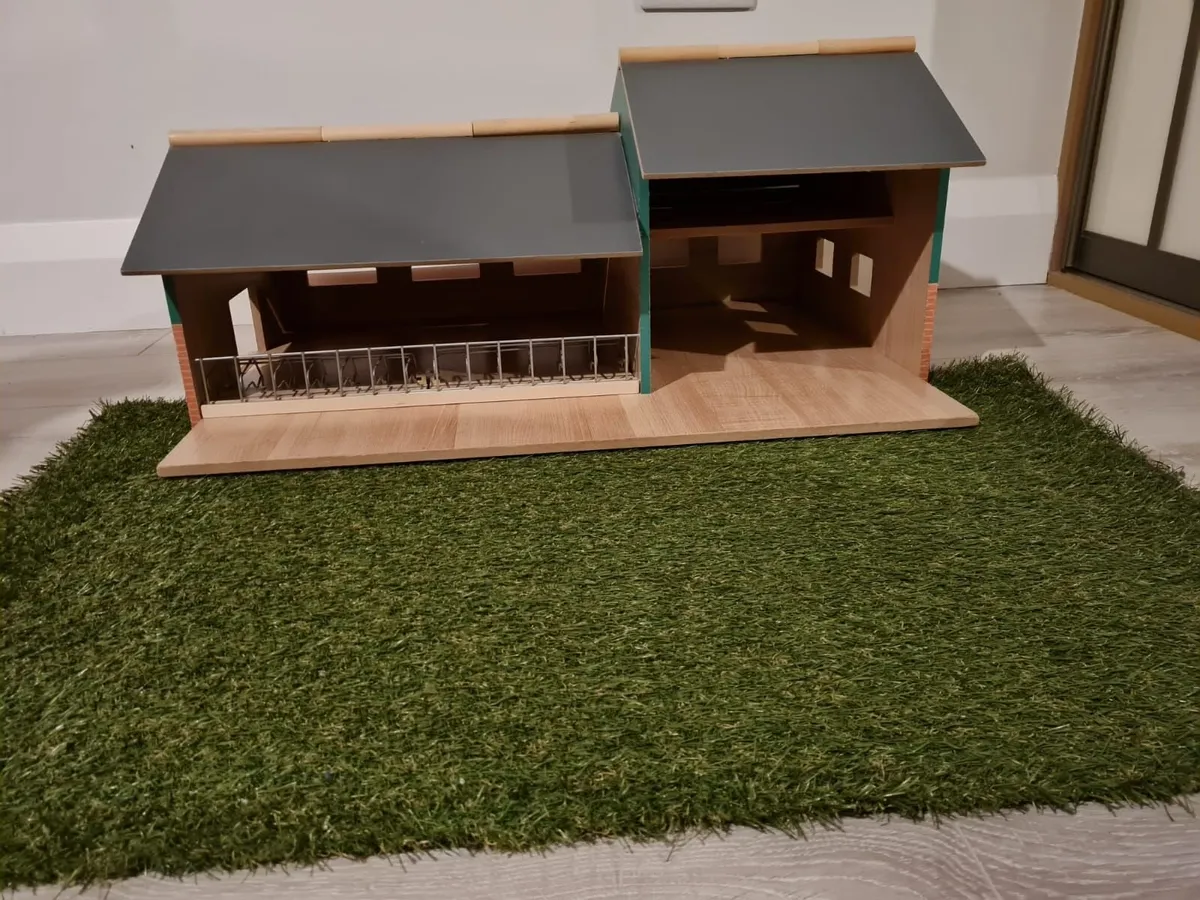 Toy Farm Timber Shed - Image 2