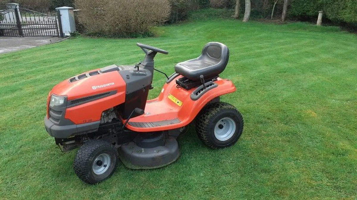 Husqvarna TS38 Ride on lawnmower - Image 1