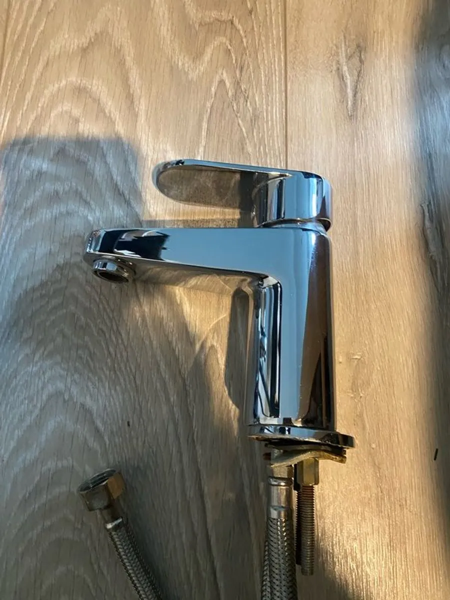 Bath and sink mixer taps and shower head - Image 3