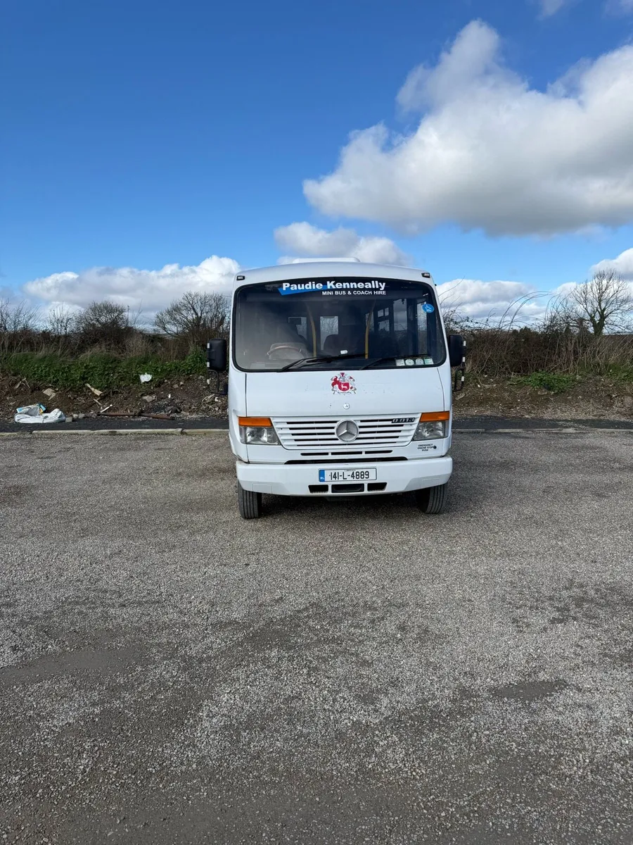Buses & coaches - Image 1