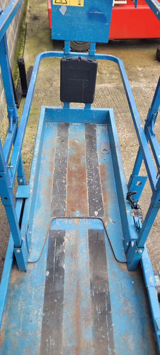 Genie scissor lifts - Image 3
