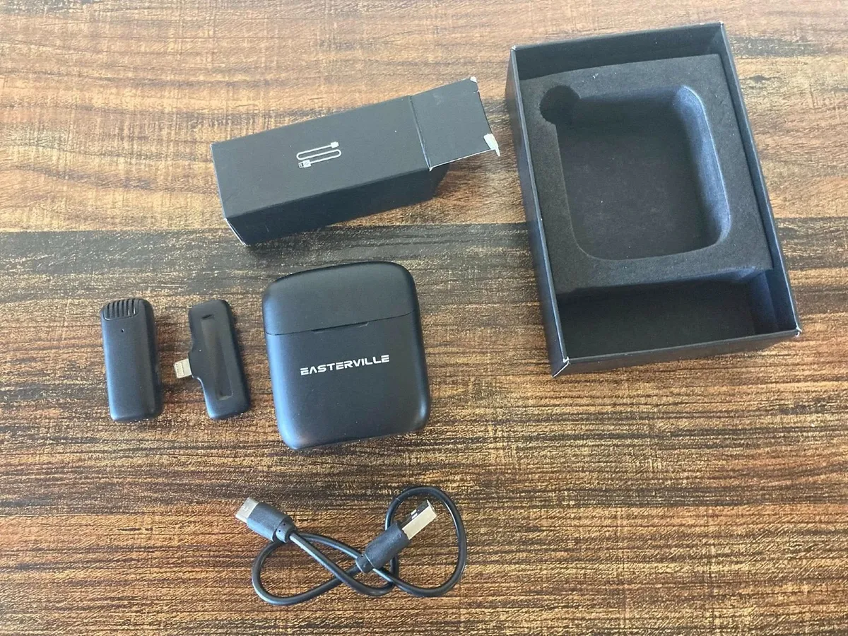 Easterville Wireless Microphone – With Box & Cable - Image 2